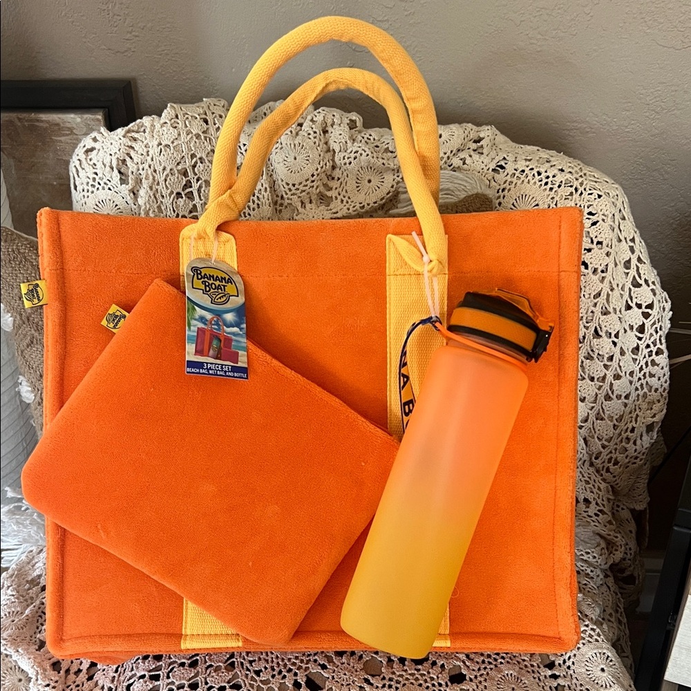 NEW WITH TAGS Banana Boat tote includes water bottles and wet bag